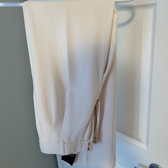 Aritzia Pants - Aritzia Off-White Effortless Pants